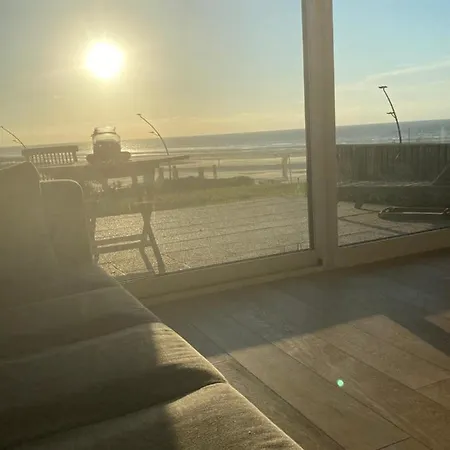شقة De Witte Berg Met Zonnig Zeezicht & Uniek Terras! دي بان